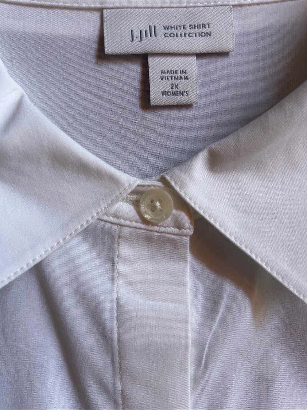 Classic White Long Button-Up Shirt - Picture 3 of 4
